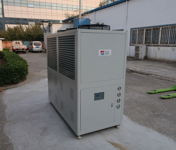 25、30匹風冷式冷水機